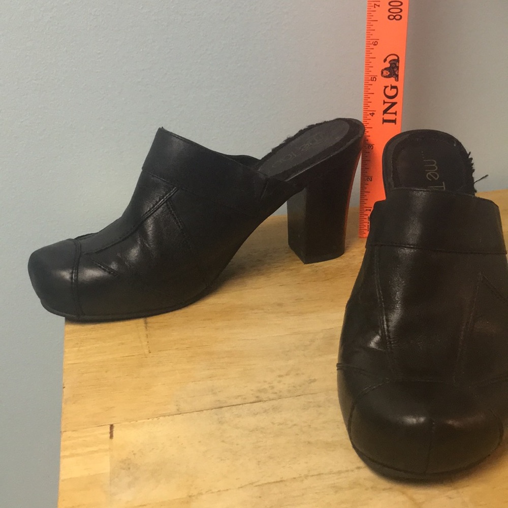 Black leather mule/clog
